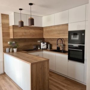 Cuisine Sur-Mesure en Bois Massif (example 7)
